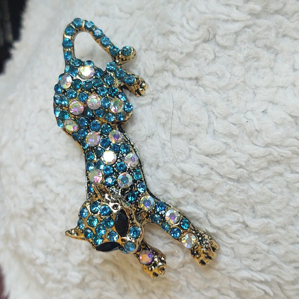 Blue Crystal Cat Brooch - Sparkling Blue Rhinestone Pin - Picture 2 of 4